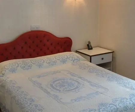 The Avenue 3*