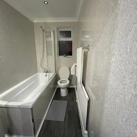 The Avenue 3*