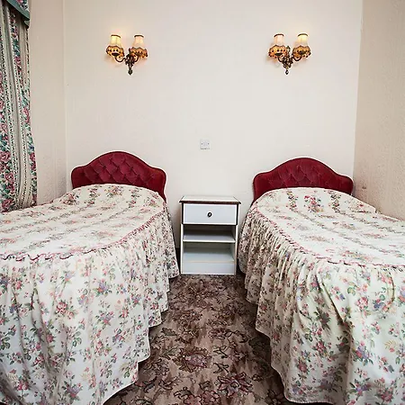 The Avenue 3*