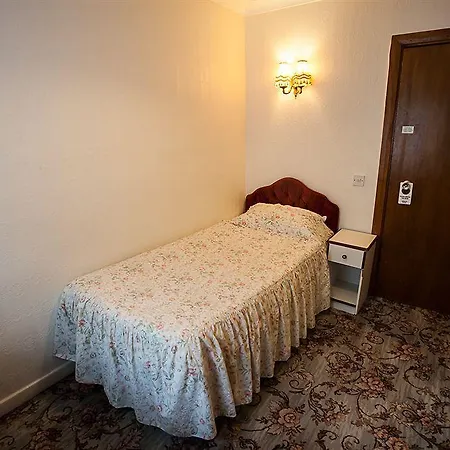 The Avenue 3* Leeds (West Yorkshire)