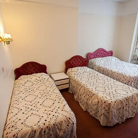 The Avenue 3*