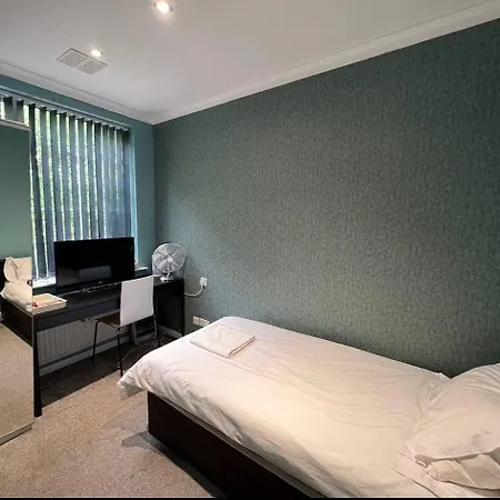 The Avenue 3* Leeds (West Yorkshire)